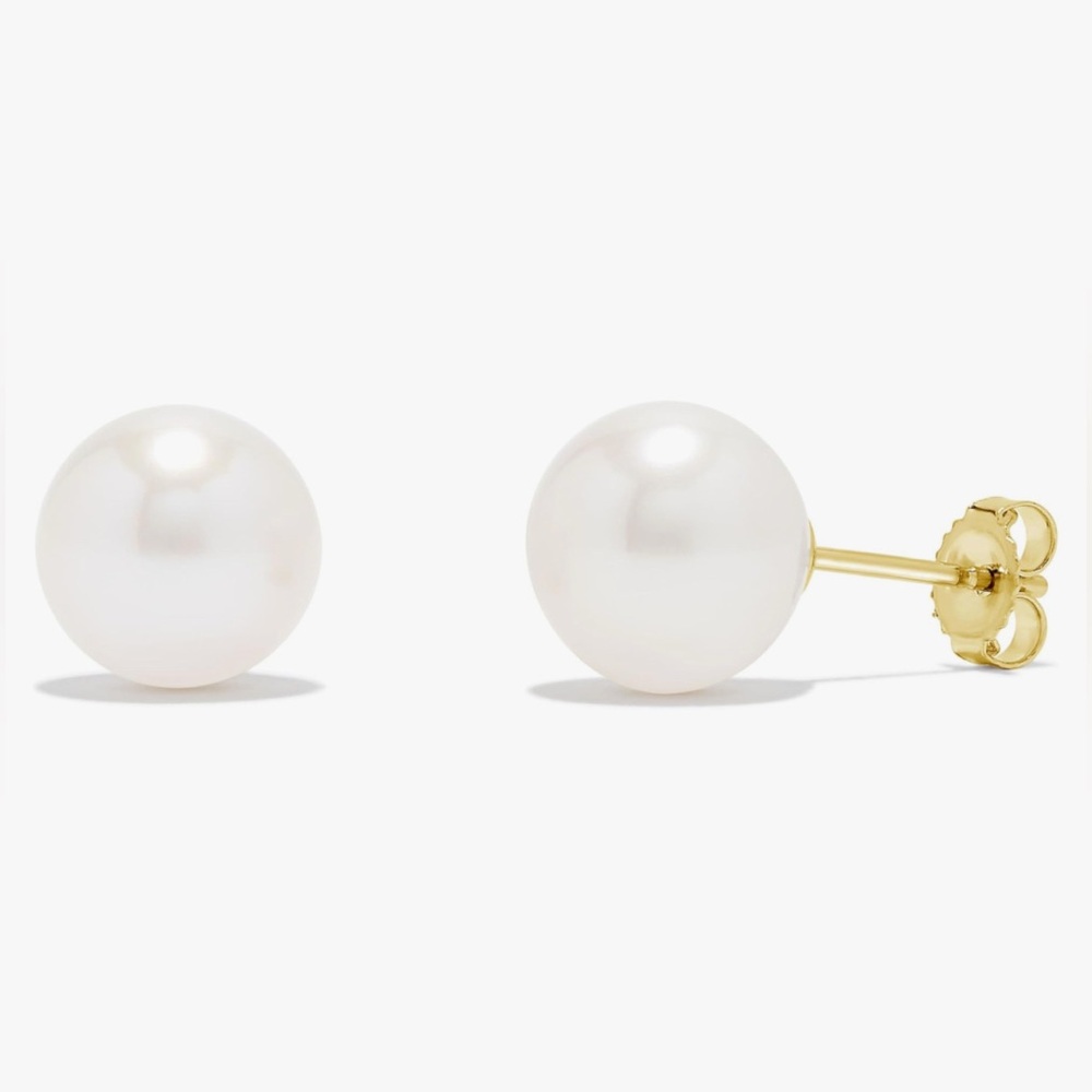 Freshwater pearl earrings with yellow gold